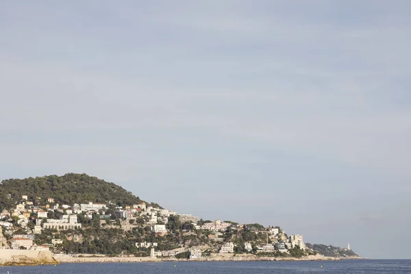 Mare Mediterraneo e collina ad una certa distanza — Foto Stock