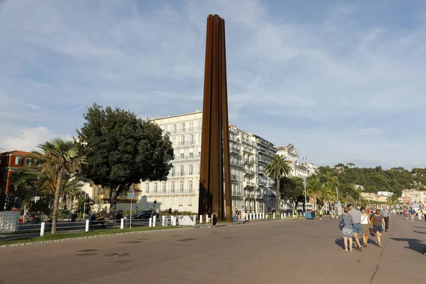 La moderna scultura in acciaio a Nizza — Foto Stock