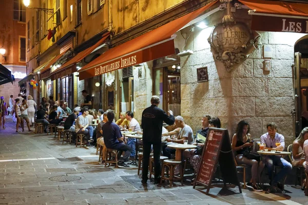 Die Cafés in der Altstadt bei Nacht — Stockfoto