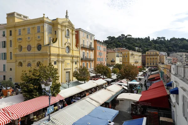 Różne budynki w pobliżu targu Cours Saleya — Zdjęcie stockowe