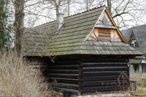 完全に木製の構造を持つ古い小屋 — ストック写真