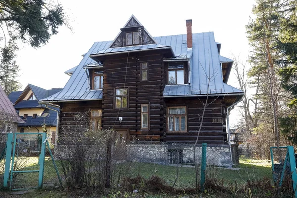 Antigua casa familiar construida en madera — Foto de Stock