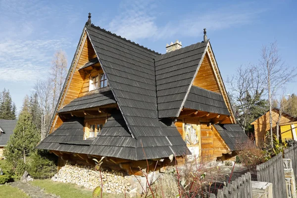 Domek w stylu górskim — Zdjęcie stockowe