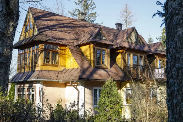 Tradizionale elegante casa di famiglia a Zakopane — Foto Stock