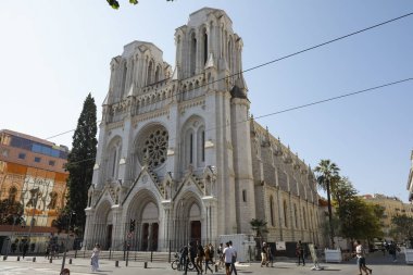 Nice'de masif Bazilikası binası
