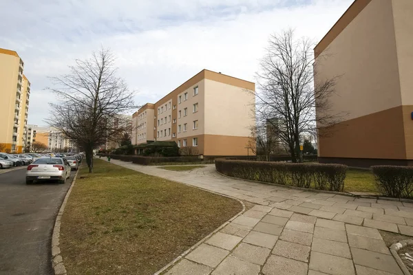 Barrio con casas construidas para muchas familias — Foto de Stock