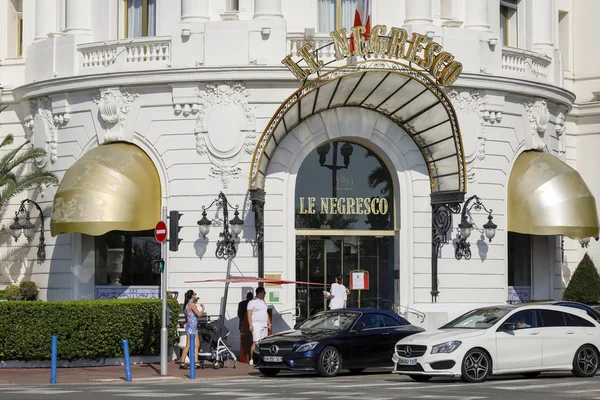 Främre dörröppningen till Hotel Negresco — Stockfoto