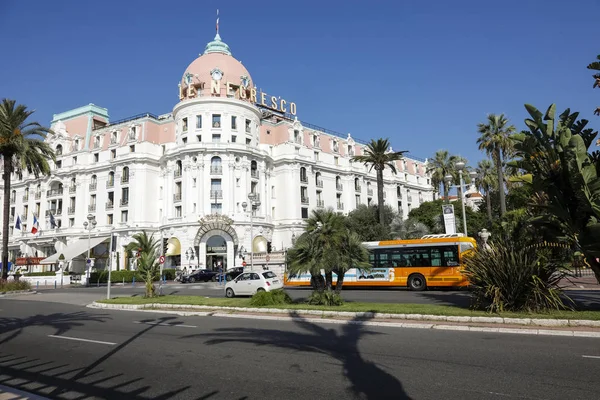 Velká budova paláce sídlí v hotelu Negresco — Stock fotografie