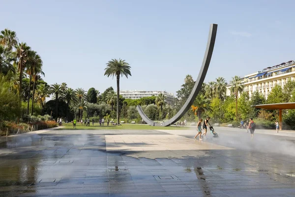 Modern metal sculpture in Nice — Stock Photo, Image