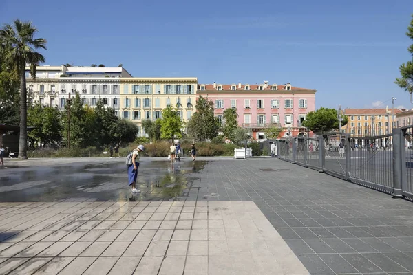 Modern steam fountain in the sidewalk — Stock Photo, Image