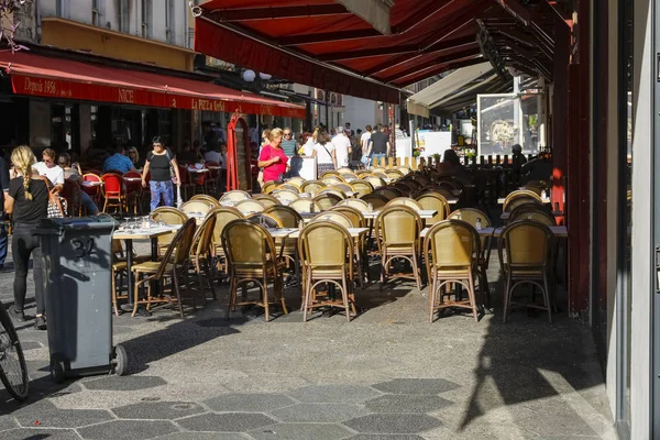 Pedestrian street where there are restaurants — Stock Photo, Image