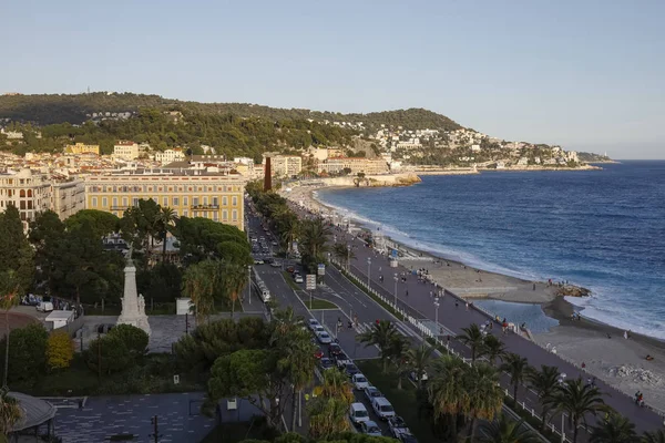 Strandpromenaden längs havet i Nice — Stockfoto