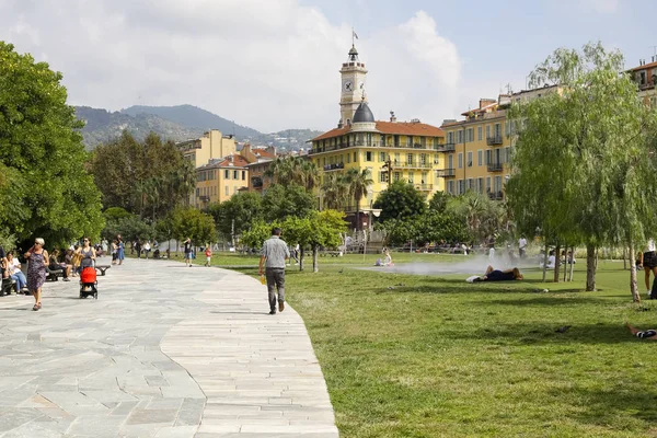 Promenade is a great place to relax — Stock Photo, Image