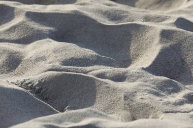 Kumlu kumulları ve pürüzsüz yüzeyi 