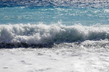 Denizin şiddetli dalgası