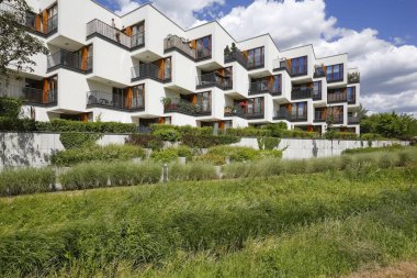 Modern tasarımlı bir bina