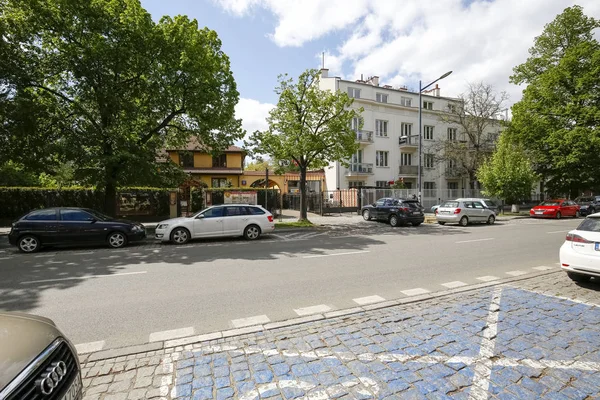 Street in the Saska Kepa housing estate — Stock Photo, Image