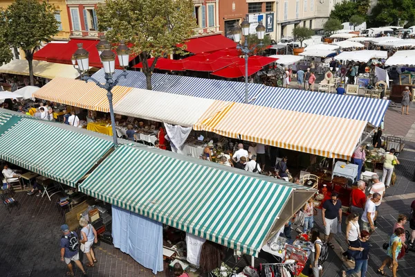 Techos de lona a rayas del mercado llamado Cours Saleya — Foto de Stock