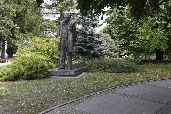 Monument to Boleslaw Prus in Warsaw — Stock Photo, Image