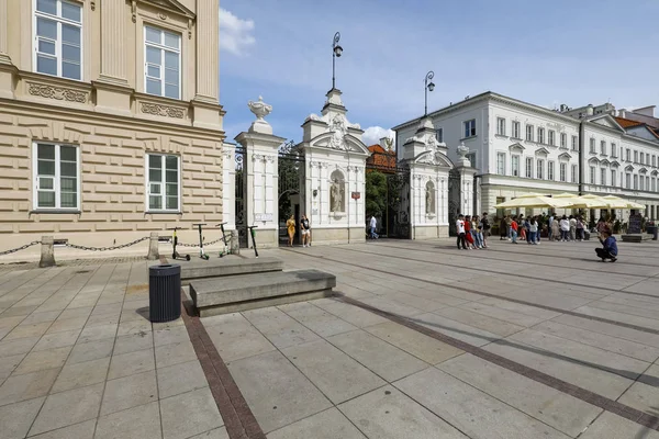 O portão principal da Universidade de Varsóvia — Fotografia de Stock