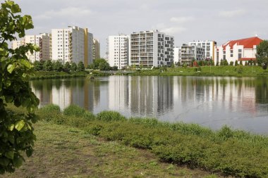 Birçok aile için modern binalar vardır