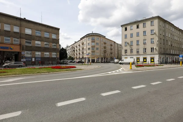 Caddelerin bir kavşağı var.