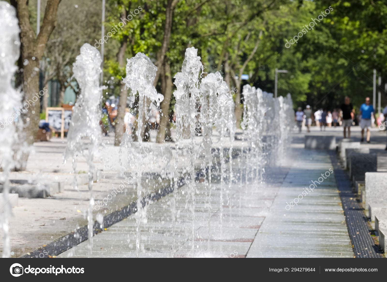 Flat surface of the fountain and its water jets Stock Editorial Photo