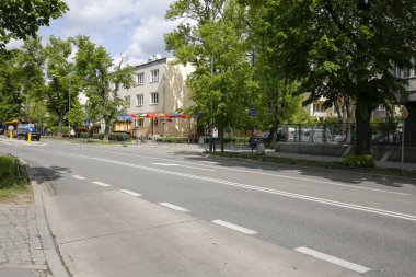 Saska Kepa ilçesinde neredeyse boş bir sokak