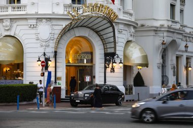 Otel Negresco giriş kapısı