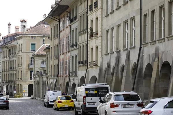 Cars parked along the arcades — Stock Photo, Image