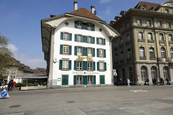 Casas de alquiler con estilo junto a la plaza — Foto de Stock