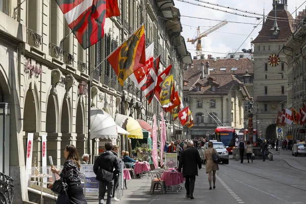 Kamienice wzdłuż ulicy — Zdjęcie stockowe