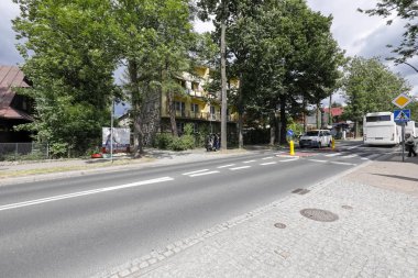 Bir konut binası var.