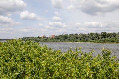 Vistula Nehri Varşova'dan akar
