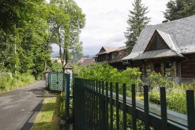 Şehrin huzurlu bir bölümünde evler