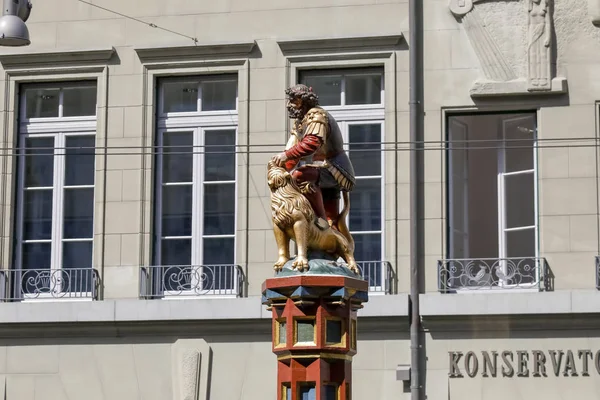 Samson fountain i bern — Stockfoto