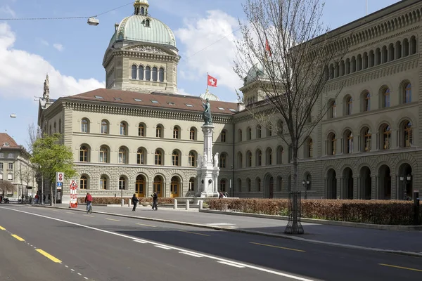 Bernabrunnen parlamento binasının hemen yanında. — Stok fotoğraf