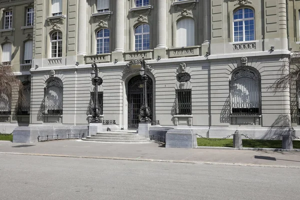 Entré dörr till schweiziska nationalbanken — Stockfoto