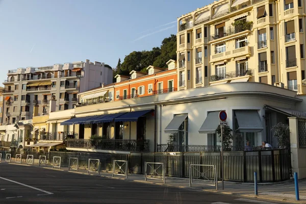 Abendsonne erhellt Gebäude — Stockfoto