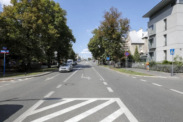 Calle alta en Saska Kepa inmobiliaria — Foto de Stock