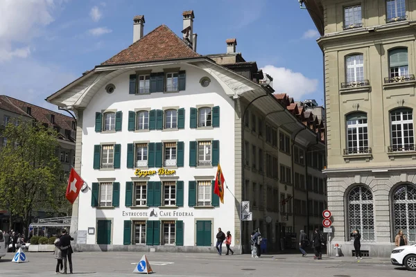 Haus mit Rollläden — Stockfoto