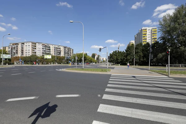 Cruce peatonal en la urbanización Goclaw — Foto de Stock