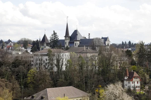 Het historisch museum van Bern in de verte — Stockfoto