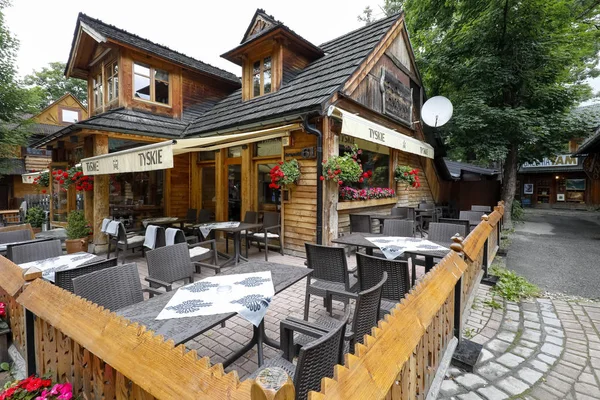 L'edificio in legno ospita un ristorante regionale — Foto Stock
