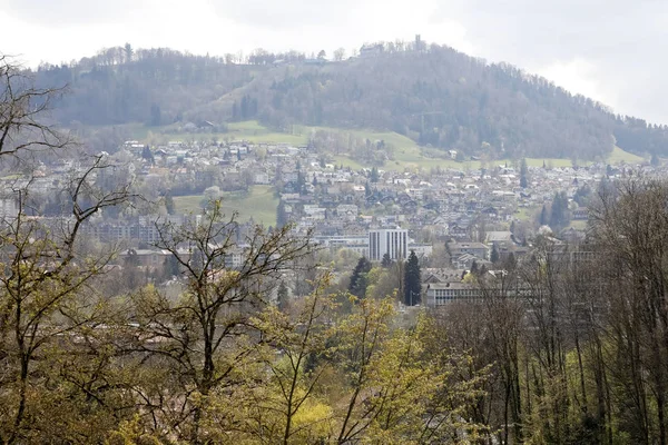 Bern'de bir tepe var.