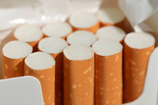 Αρκετά Τσιγάρα Μια Ήδη Ατελή Συσκευασία Αυτά Είναι Τσιγάρα Φίλτρου — Φωτογραφία Αρχείου