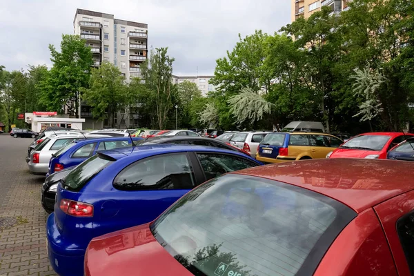 Varsóvia Polônia Maio 2020 Carros Estavam Estacionados Grande Parque Estacionamento — Fotografia de Stock