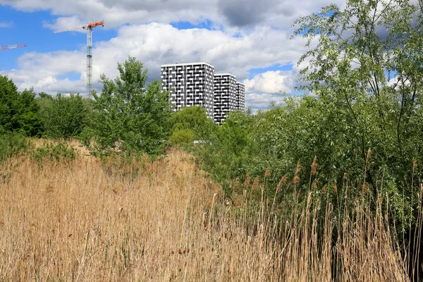 Varsovia Polonia Mayo 2020 Los Bloques Contemporáneos Pisos Pueden Ver — Foto de Stock