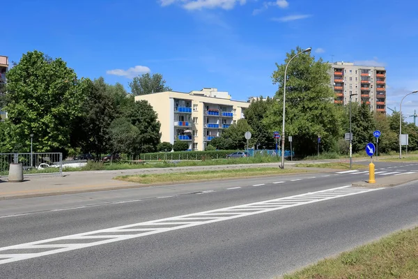Warschau Polen Augustus 2020 Aan Overkant Zijn Woongebouwen Deze Flatgebouwen — Stockfoto