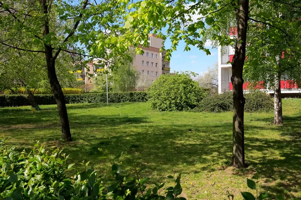 Uma Propriedade Habitacional Chamada Goclaw Varsóvia Uma Grande Quantidade Vegetação — Fotografia de Stock